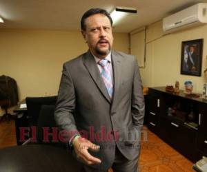 Arnaldo Bueso, ministro de la Secretaría de Educación, dijo que la oferta de las tablets está limitada.