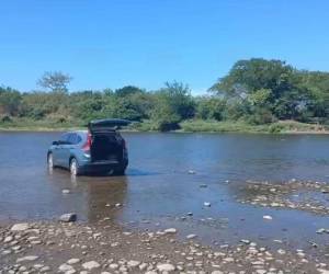 La pareja estaba lavando el vehículo cuando pasó la tragedia.