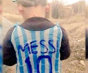 Murtaza Ahmadi, pequeño seguidor de Lionel Messi.