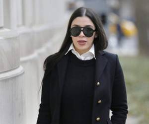 Emma Coronel siempre luce impecable en las audiencias del juicio de su esposo. (Foto: AP)