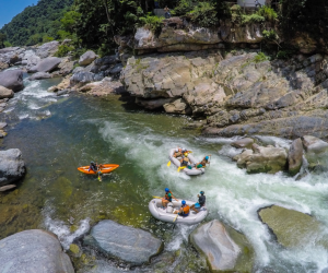 El rafting es uno de los deportes más extremos en el Río Cangrejal en el Parque Nacional Pico Bonito.