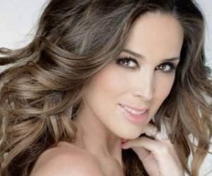 La artista Jacqueline Bracamontes podría estar embarazada por cuarta ocasión.