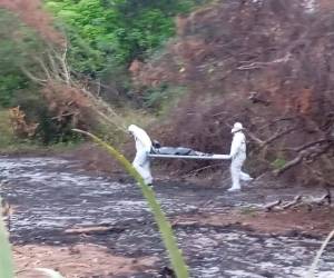 Los cuerpos estaban en una zona rural, donde habrían sido encontrados por comuneros, de acuerdo a reportes de medios locales.