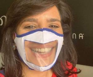 Pili Luna ha incursionado en las mascarillas para personas sordas con las que facilita poder ver el movimiento de los labios.