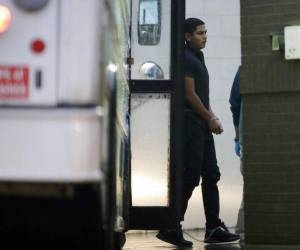 Las autoridades locales señalaron que dieron aviso al Instituto Nacional de Migración (INM) para determinar la situación legal de los migrantes. (Foto: AP)