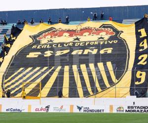 La afición del Real España se prepara para el crucial juego contra el Olimpia.