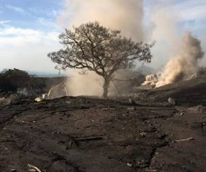 Unas 3,579 personas de San Miguel Los Lotes y otras aldeas vecinas se mantienen refugiadas en albergues. Foto AFP