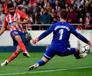 Diego Costa fue el principal protagonista ofensivo del Atlético con una volea y testarazo al arranque del segundo tiempo. Foto: AFP