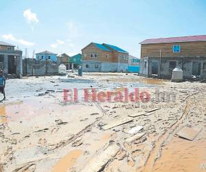 Con bloques y cementos, los guanajeños reconstruyen sus moradas, pero lejos del prometedor diseño.