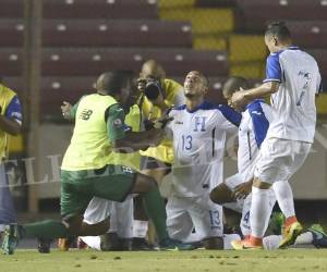 El delantero Eddie Hernández celebra la única anotación en el juego entre Honduras y Panamá (Foto: Agencia AFP)