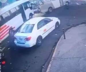 Momento del impacto entre los vehículos. Captura de video.