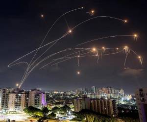 La embestida no ha ocurrido sin causar reacciones en el mundo. Países vecinos a Israel cerraron el espacio aéreo y otros han condenado el ataque.