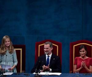 El actual rey de España también tenía 13 años y ostentaba el título de Príncipe de Asturias cuando leyó su primer discurso en el mismo escenario, hace ya 38 años. Foto: AP