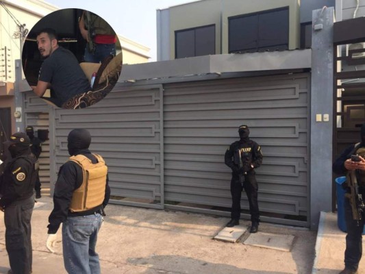 El presunto miembro activo de la estructura criminal fue capturado en el interior de una lujosa vivienda en residencial El Trapiche de Tegucigalpa. Fotos: Estalin Irías / EL HERALDO.