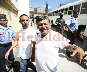 El líder de la banda criminal German Romero Rodríguez llegó en compañía de Óscar Barrera Ríos custodiados por la efectivos de la Policía Penitenciaria, foto: Emilio Flores/El Heraldo.
