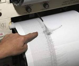 Autoridades de socorro y pobladores reportaron el temblor en varias zonas del país.