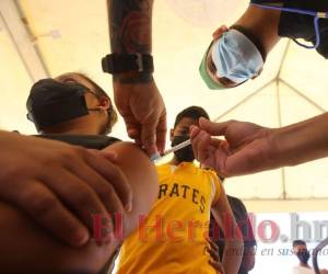 Diversos sectores exigen al gobierno que la vacunación contra el covid-19 sea obligatoria. Foto: Johny Magallanes/El Heraldo