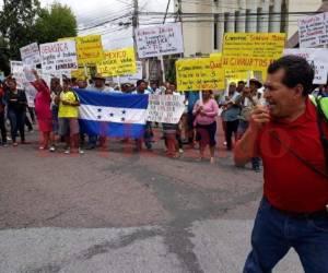 La acción de los manifestantes se deriva de las acciones del gobierno mexicano de mantener cerrado su mercado al camarón fresco. Foto: Luis Rodríguez/EL HERALDO