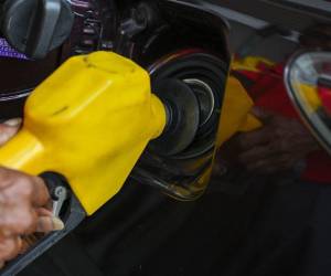 El Parlamento también pidió a la UE que corte el acceso de los bancos rusos al sistema financiero internacional Swift.