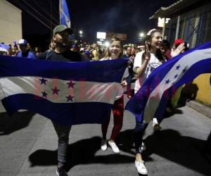 Entre los manifestantes habían del Partido Liberal, Libertad y Refundición (Libre) y simpatizantes del excandidato presidencial, Salvador Nasrralla.
