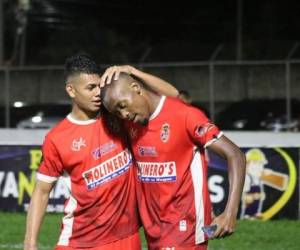 Jamal Charles es el primer jugador en marcar un gol nocturno en el estadio Francisco Martinez Durón. Foto cortesía Twitter @DRealSociedad
