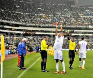 Carlo Costly celebra su anotación en el estadio Azteca cuando Honduras logró la ansiada hazaña del 'Aztecazo' (Foto: Jam Media / El Heraldo)