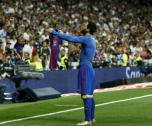 En el último minuto la pulga amargó la noche de los madridistas en el Santiago Bernabéu. Foto:AFP