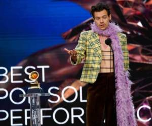 Harry Styles ganó un Grammy a la mejor interpretación pop solista. FOTO: AP