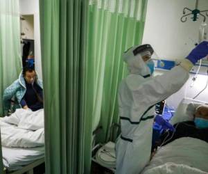 Se han registrado 97 nuevas muertes en China continental, 91 de ellas en Hubei, una provincia en el centro de China cuya capital es Wuhan, foco de la epidemia. Foto: Agencia AP.