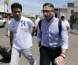 Emilio Izaguirre fue recibido por el gerente de la selección sub 20, Henry Cadenas. Foto: Juan Salgado.