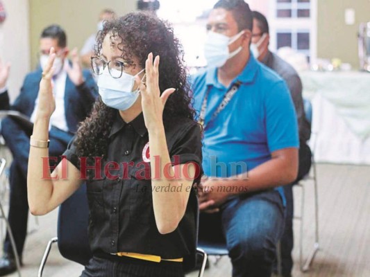 Esta semana se realizó el lanzamiento oficial del diccionario. Autoridades de la Asociación de Sordos de Honduras prevén en un futuro publicar más tomos de la útil herramienta de comunicación.