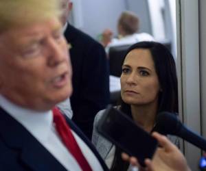 Meadows es la cuarta persona en ocupar ese cargo bajo el mandato de Trump, mientras que Grisham es la tercera secretaria de prensa. Foto: AFP