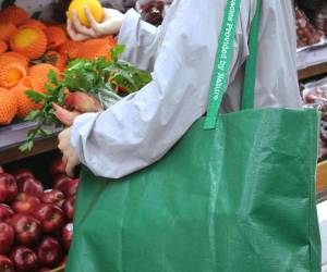 Al menos seis personas murieron y más de veinte se infectaron tras consumir ensaladas y pastas preparadas contaminadas con Listeria monocytogenes.