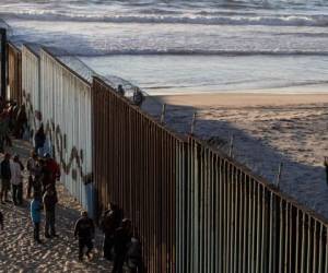 El flujo de inmigrantes en la frontera sur de Estados Unidos ha aumentado en los últimos meses y funcionarios dicen que prevén realizar hasta un millón de arrestos para fines de año. Foto: Agencia AFP.