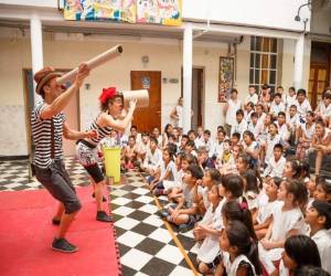 os artistas de Circo Reciclado buscan difundir educación ambiental.