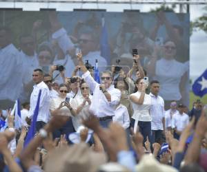 El expresidente dijo durante su comparecencia que recuperará los bienes de su familia.