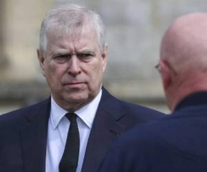 El segundo hijo de la reina Isabel II, de 61 años, se enfrenta a una demanda civil en Nueva York por abusos sexuales cometidos hacia la estadounidense Virginia Giuffre. Foto AFP