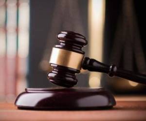 El juicio comenzó el martes por la mañana cuando los posibles jurados aparecieron en la pantalla de un tribunal virtual. Foto: Pixabay