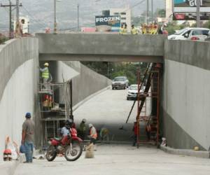 En las últimas horas se ejecutó la señalización del túnel de Ruby Tuesday. Foto: Alejandro Amador/El Heraldo.