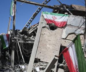 En medio de negociaciones inciertas, la escalada bélica eleva el riesgo de un conflicto mayor en la región.