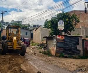 La municipalidad informó que los trabajos están a cargo de la Dirección de Infraestructura Vial y Movilidad Urbana y abarcan el mantenimiento de la red vial no pavimentada.