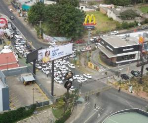 Toma aérea de la paralización de taxistas en el bulevar Juan Pablo II de la capital.