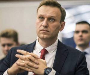 Navalni ya ha sido víctima de varios ataques físicos. En 2017, fue rociado con un producto antiséptico en los ojos a la salida de su oficina en Moscú.