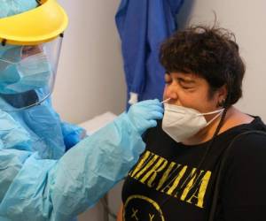 La tasa de contagios de España, que con casi 323,000 infectados es primera en Europa Occidental y decimoprimera a nivel mundial, se ubica en 95 casos por cada 100,000 habitantes. Foto: AFP