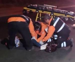 La víctima fue arrollada a la altura de la represa Los Laureles, en el Distrito Central (DC), cuando intentaba cruzar la vía para regresar a su vivienda.