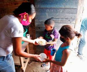 Entre las estrategias que han adoptado las familias es priorizar el alimento a los menores de edad.