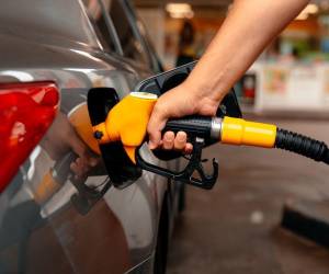 Saraí Silva subraya que cuando las alzas de los carburantes son continuas, el consumidor busca una manera de tener un ahorro y lo alcanza migrando de la gasolina superior a la regular.