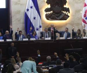 Luego de intensas reuniones entre diputados, autoridades y sociedad civil, el Legislativo decidió aplazar el debate del Presupuesto 2026 para permitir una mayor socialización del proyecto.