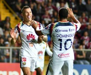 El encuentro llegó al final con el América moviendo el balón de un lado al otro, ante el desconcierto de sus rivales. Foto: AFP