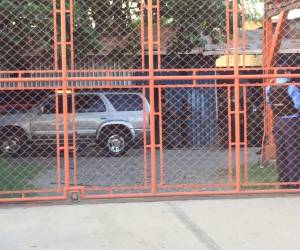 En esta camioneta con placas guatemaltecas se habrían conducido los asesinos de conductor y ayudante de bus en San Pedro Sula.